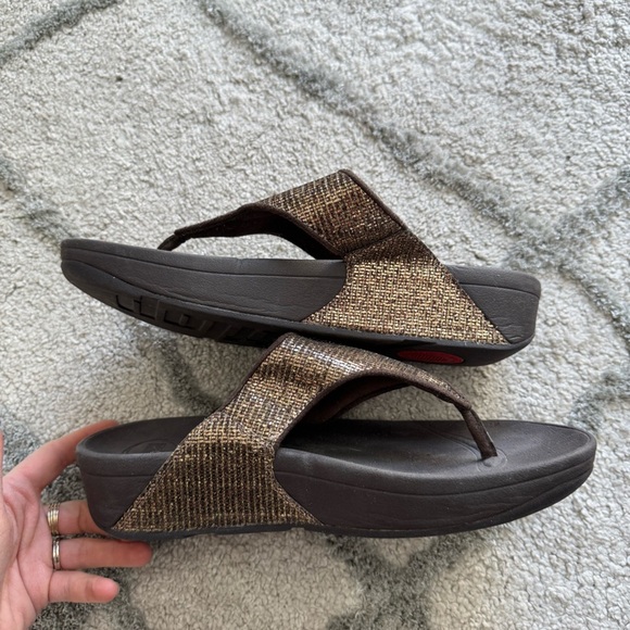 Fitflop Lottie Sandals Thong Flip Flop Bronze brown metallic slip on wedge 9 - Picture 4 of 12